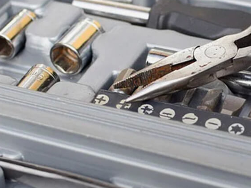 صيانة الماكينة وصيانة قاطعة الفرشاة